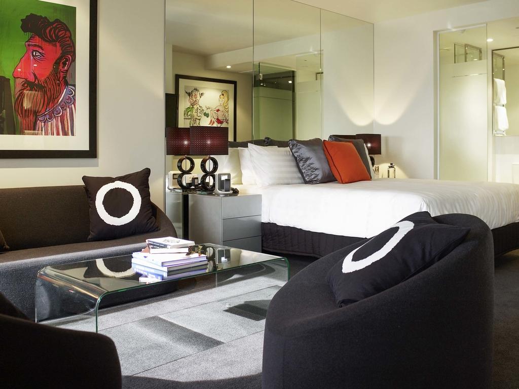 The Cullen Melbourne - Art Series Extérieur photo A suite at the hotel