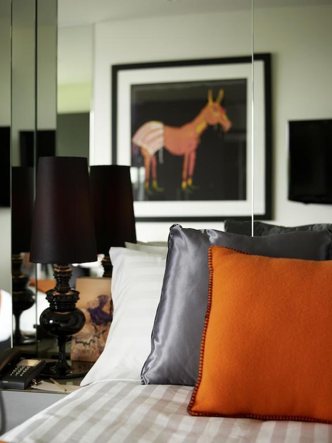 The Cullen Melbourne - Art Series Extérieur photo A room at the hotel