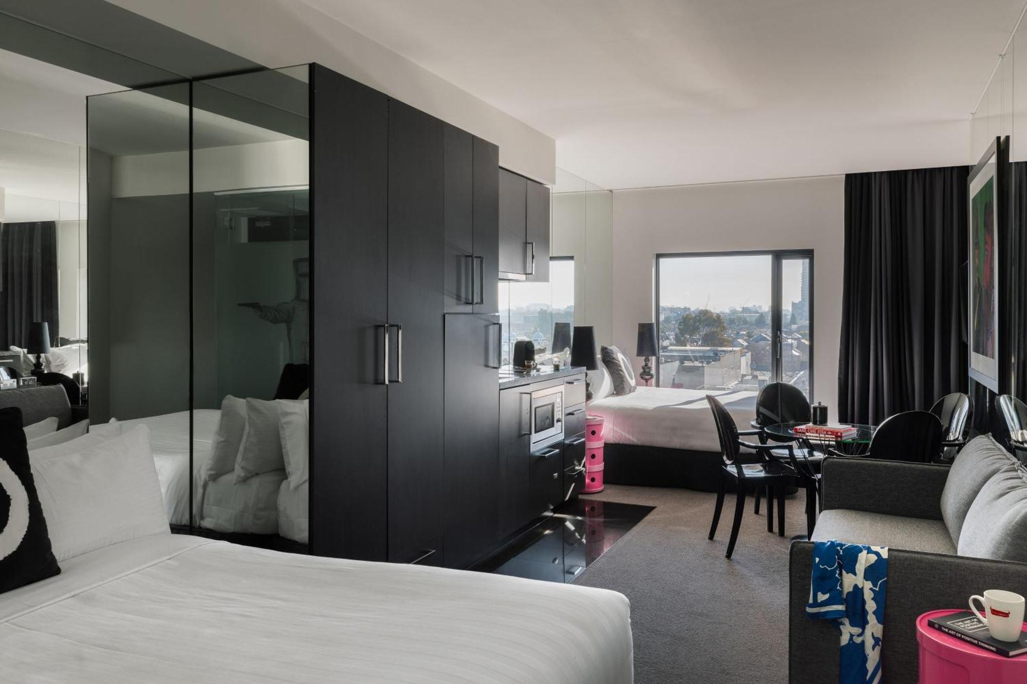 The Cullen Melbourne - Art Series Extérieur photo A room at the hotel
