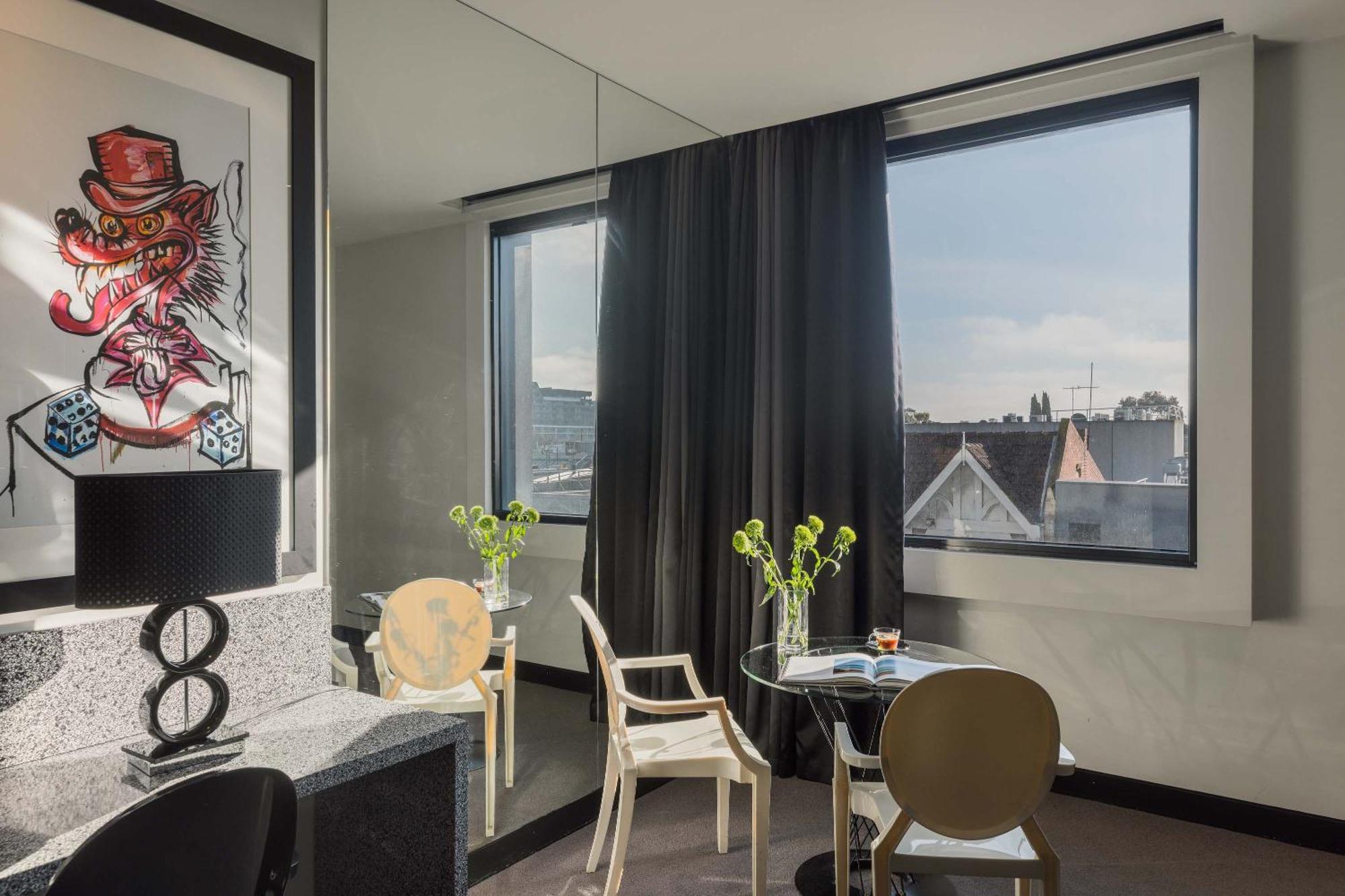 The Cullen Melbourne - Art Series Extérieur photo A room at the hotel