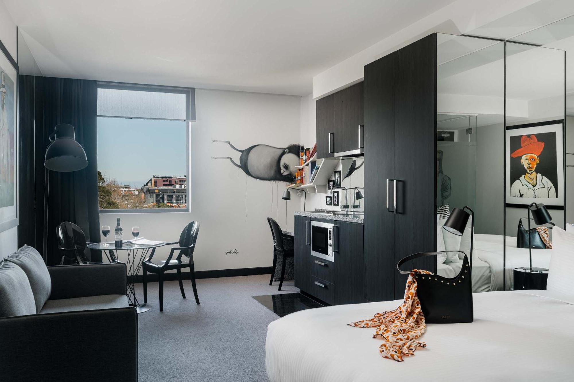 The Cullen Melbourne - Art Series Extérieur photo A typical studio apartment