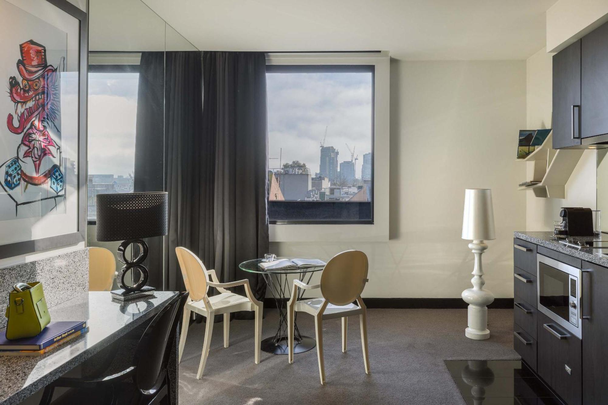 The Cullen Melbourne - Art Series Extérieur photo A typical apartment interior