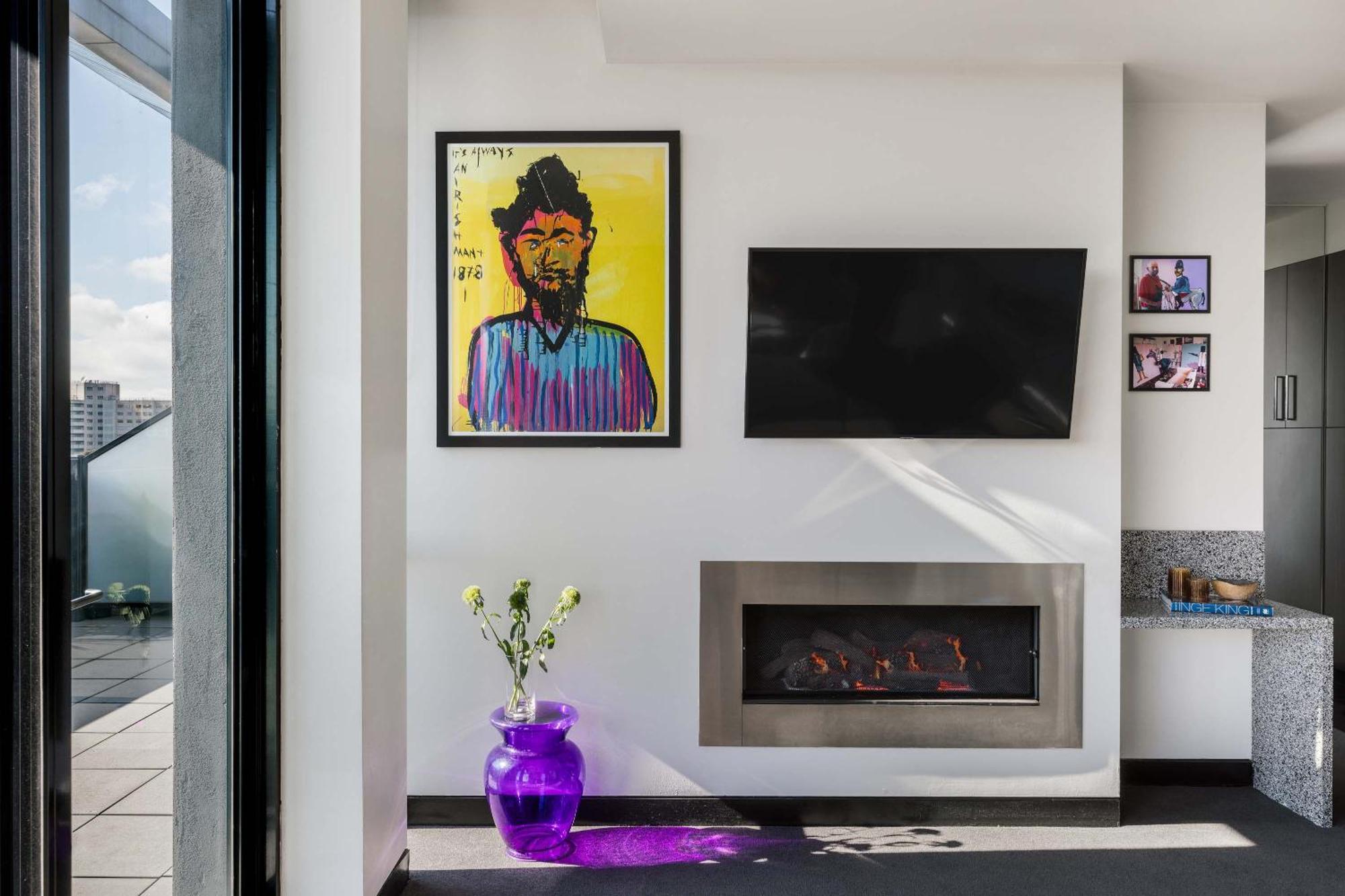 The Cullen Melbourne - Art Series Extérieur photo A fireplace in a home
