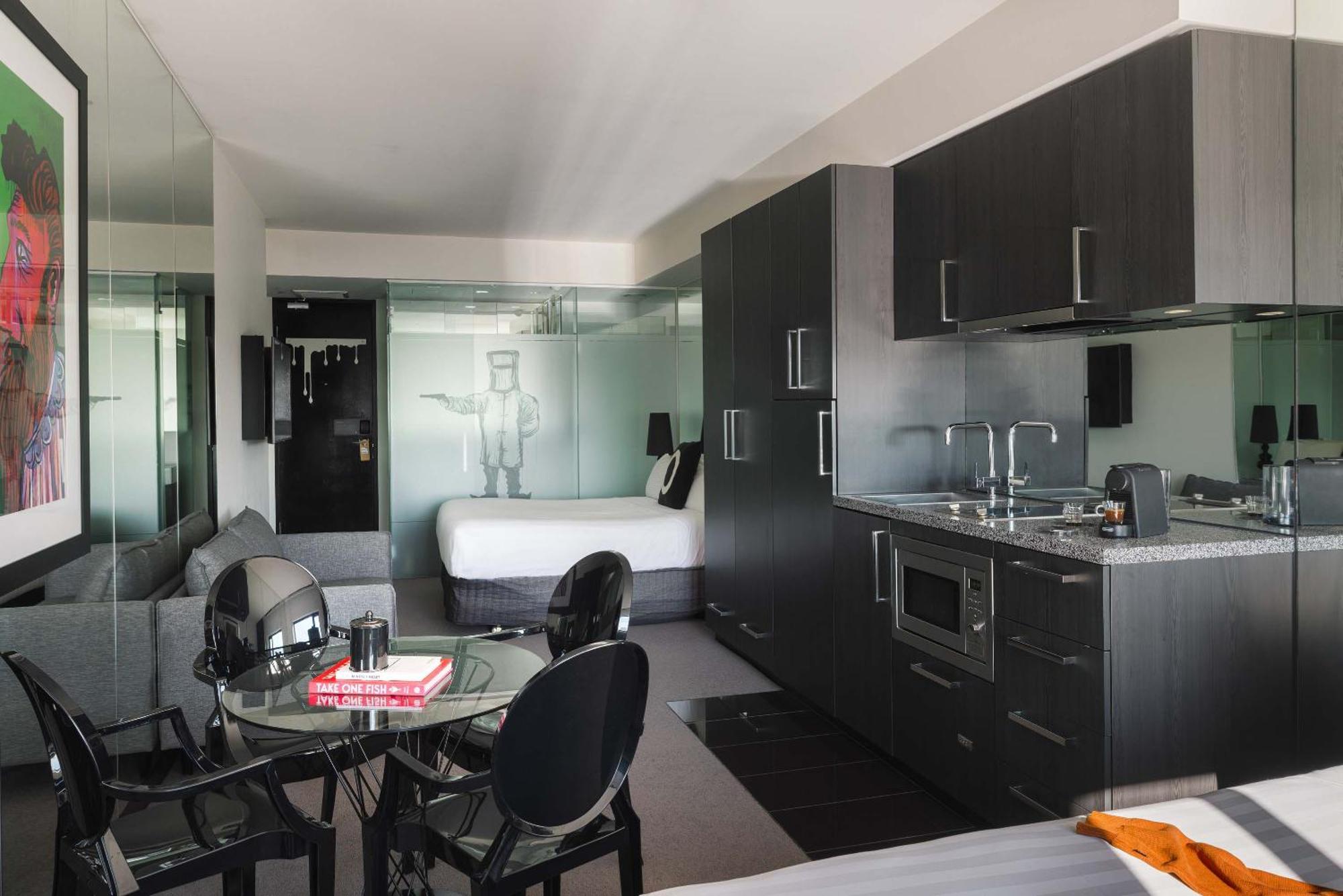 The Cullen Melbourne - Art Series Extérieur photo A typical studio apartment